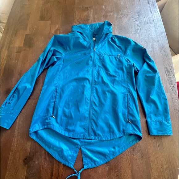 COLUMBIA WOMAN’s wind rain jacket breaker with hood. Long back to cover bottom - Picture 5 of 12